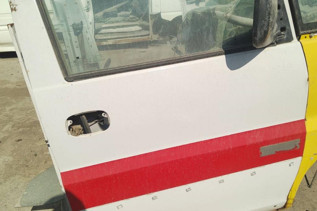 باب امامي يمين هيونداي اتش1 ستاركس 2004 2005