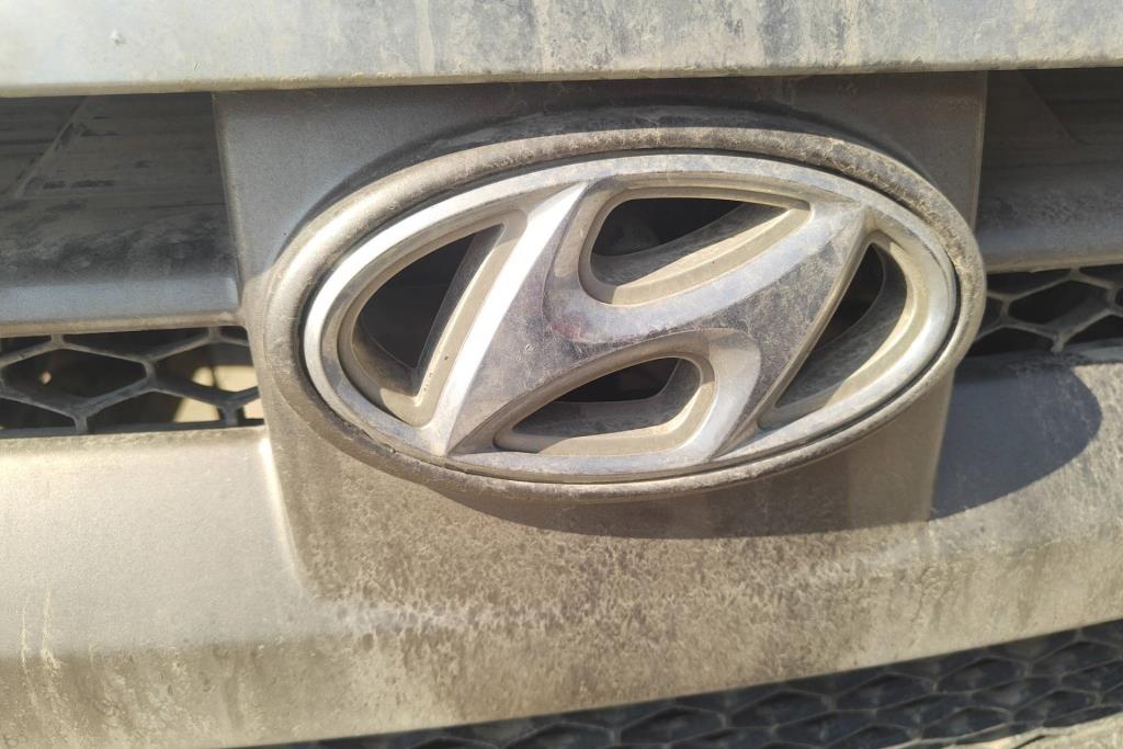 شعار طمبون امامي هيونداي اتش1 ستاركس 2004 2005