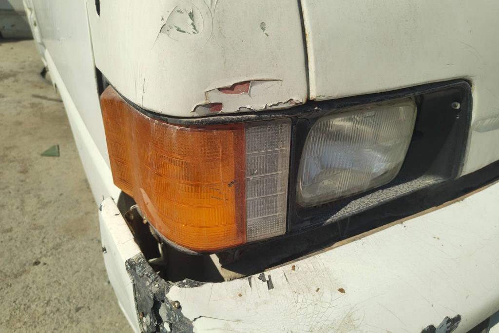 ضوء امامي يمين شمال ميتسوبيشي l300 1992 1993