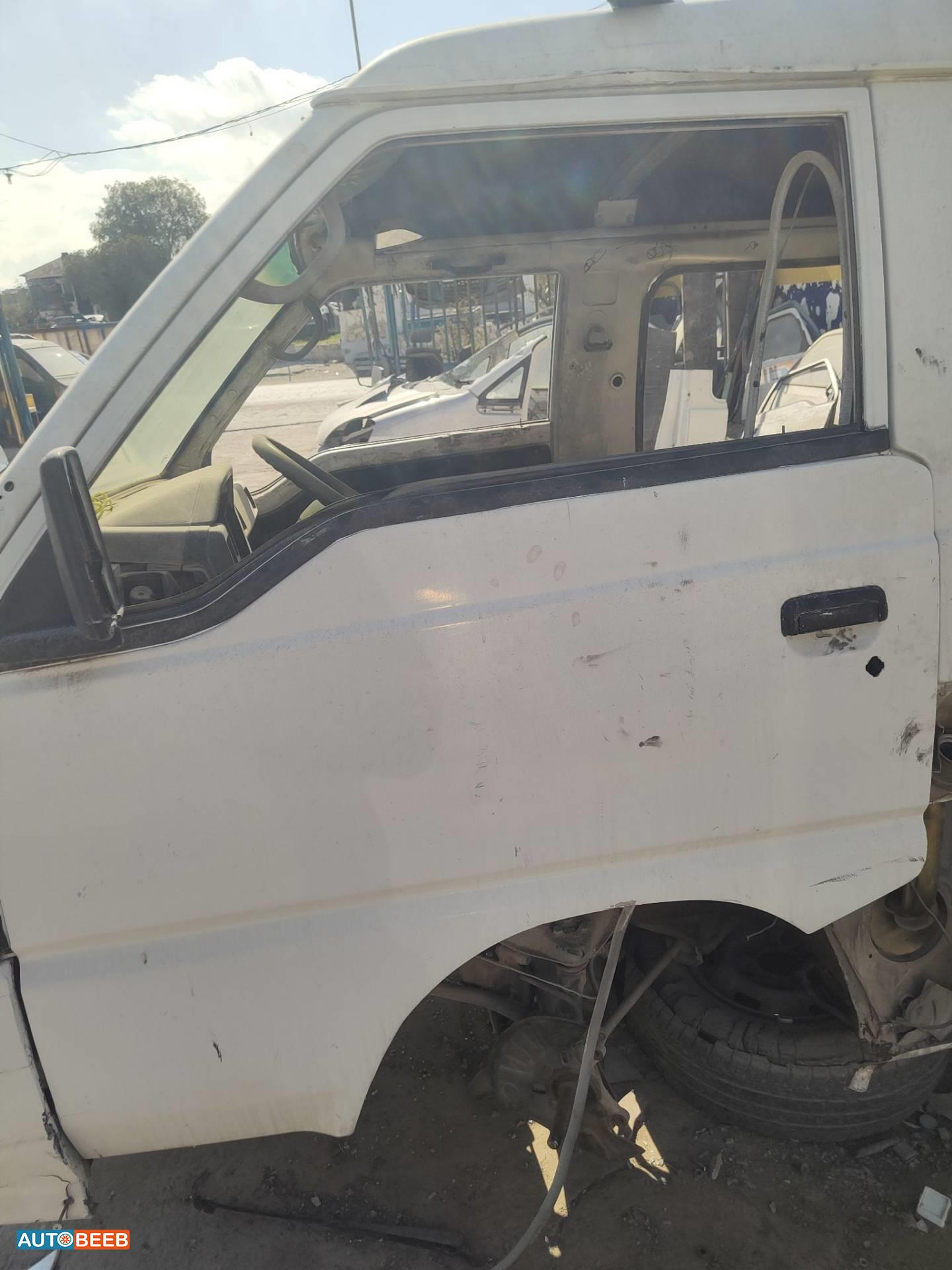 باب امامي يمين شمال ميتسوبيشي L300 1992 1993