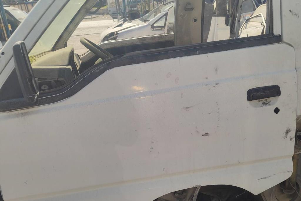 باب امامي يمين شمال ميتسوبيشي L300 1992 1993