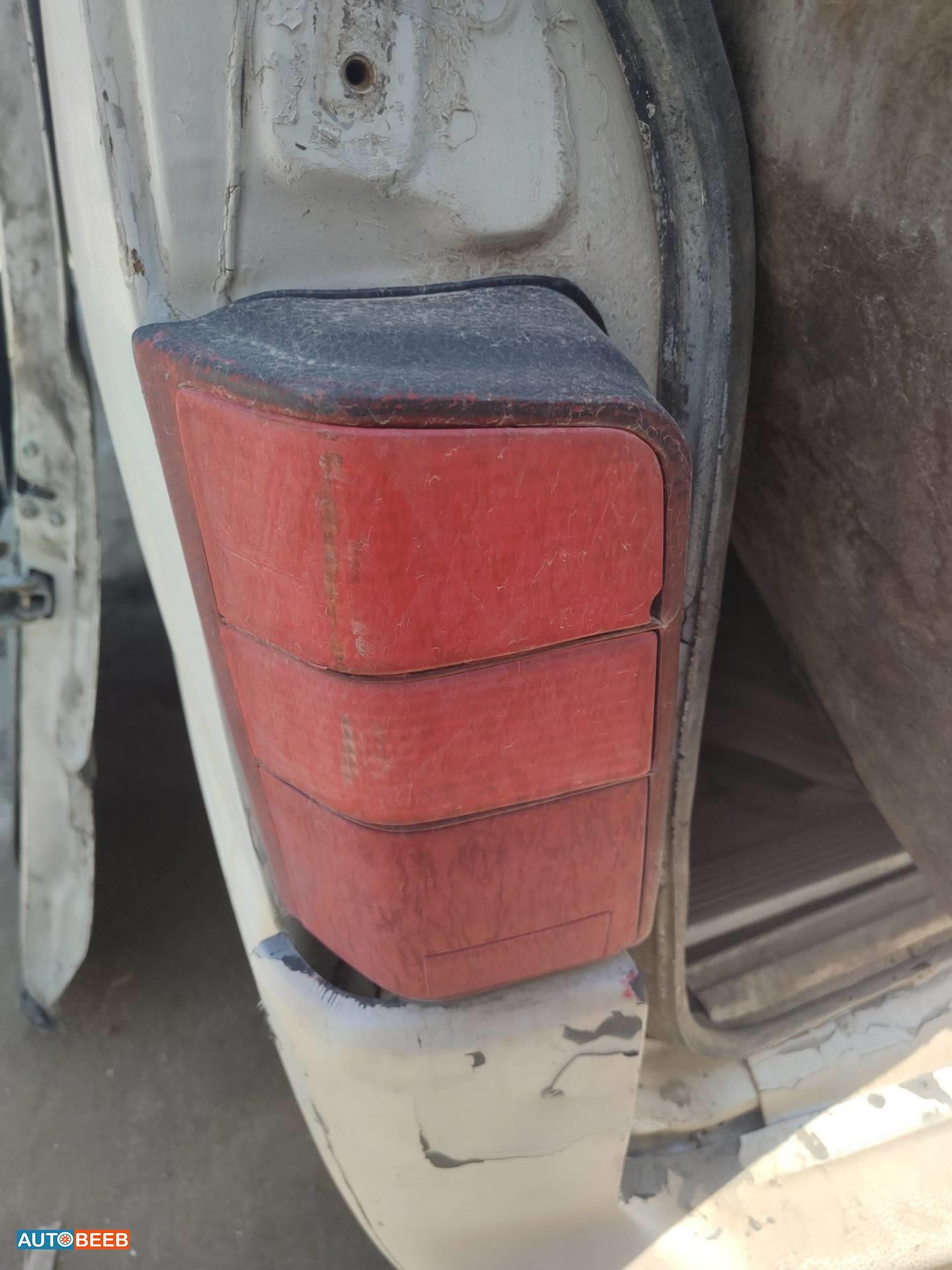 ضوء خلفي يمين شمال ميتسوبيشي L300 1992 1993