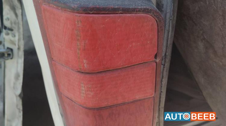 ضوء خلفي يمين شمال ميتسوبيشي L300 1992 1993