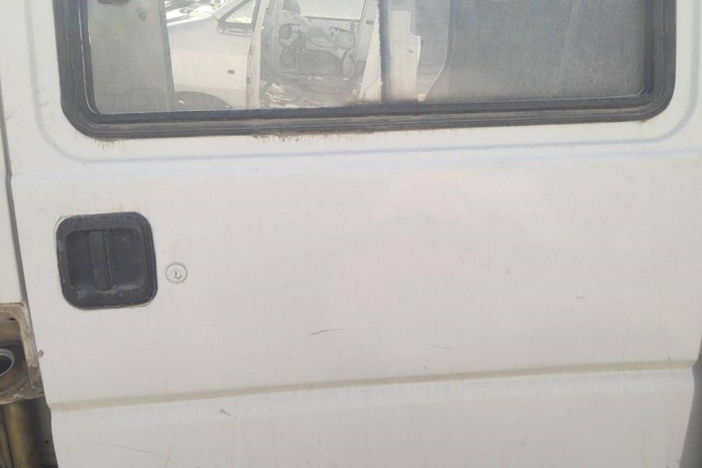 باب سحاب خلفي ميتسوبيشي L300 1992 1993