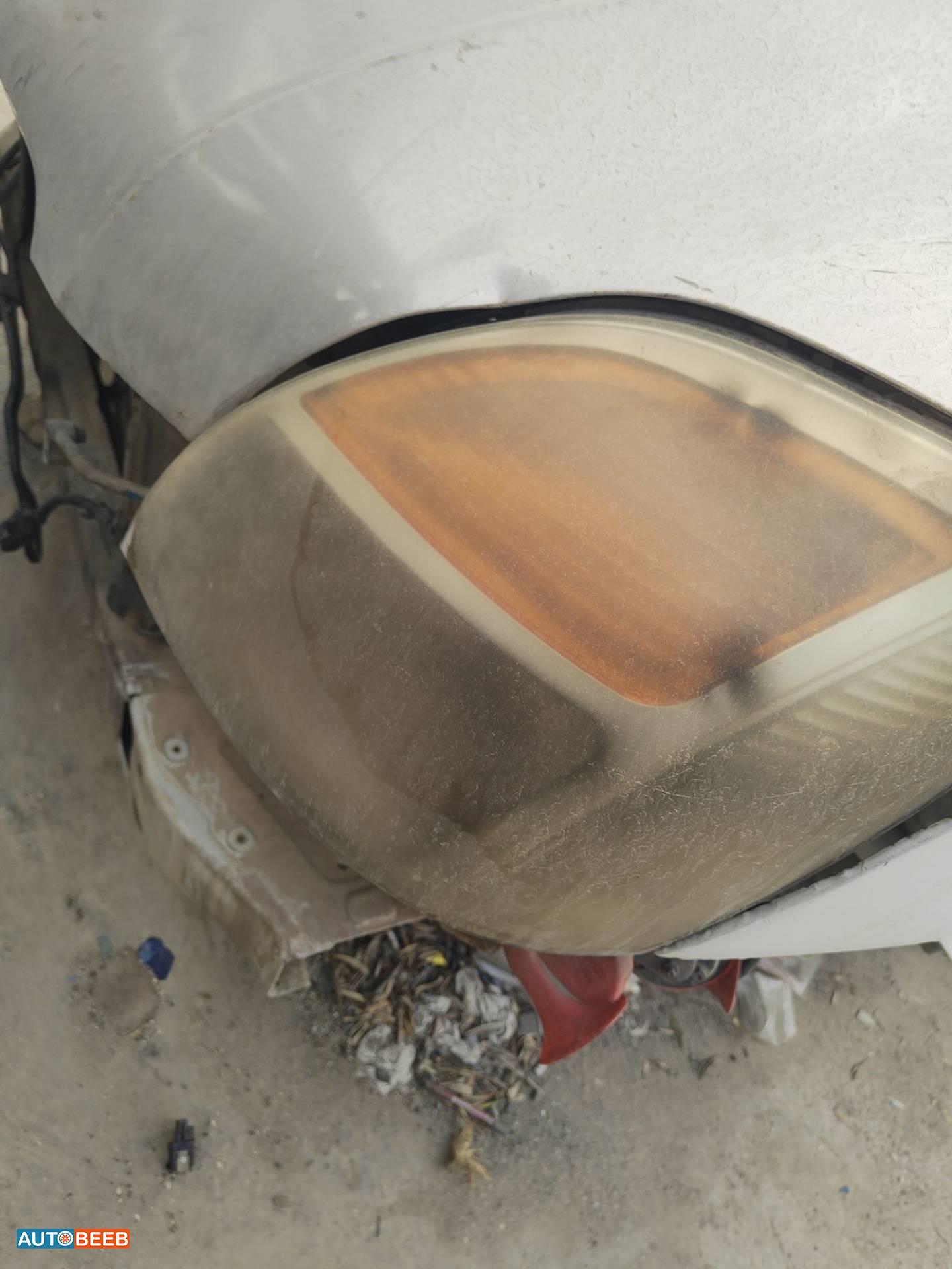 ضوء امامي يمين شمال هيونداي اتش1 ستاركس 2006 2007