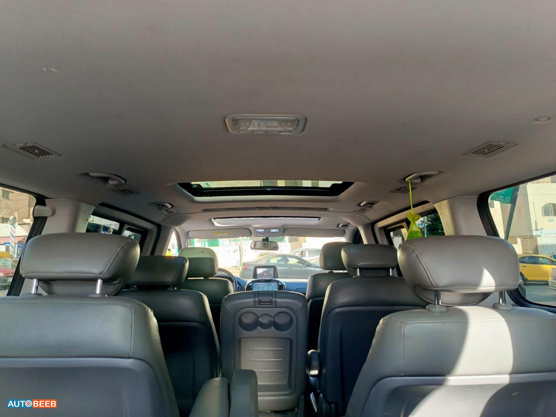 Minibus Hyundai 2013