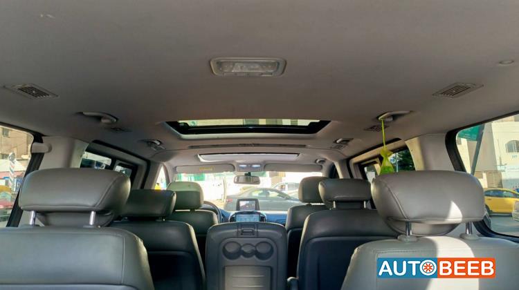 Minibus Hyundai 2013