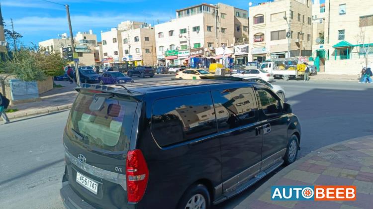 Minibus Hyundai 2013