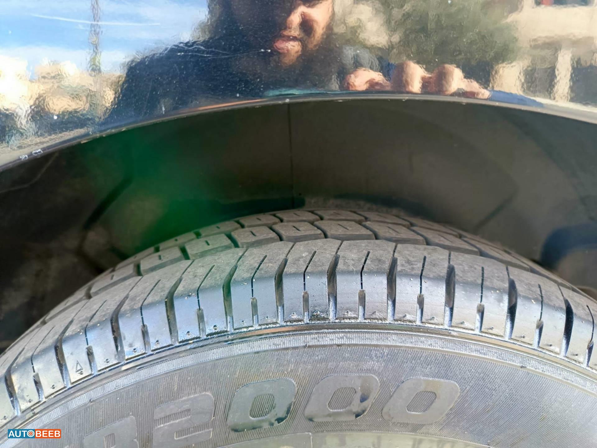 Minibus Hyundai 2013