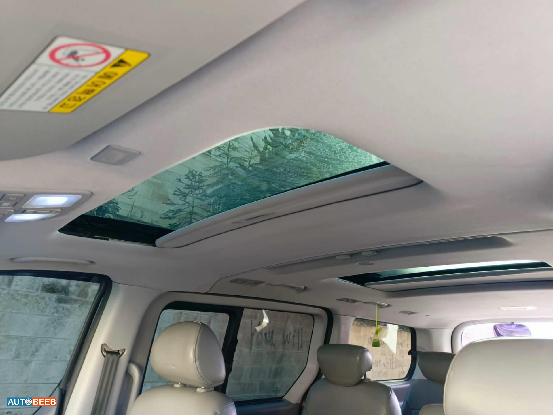 Minibus Hyundai 2013