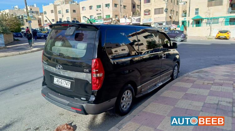 Minibus Hyundai 2013