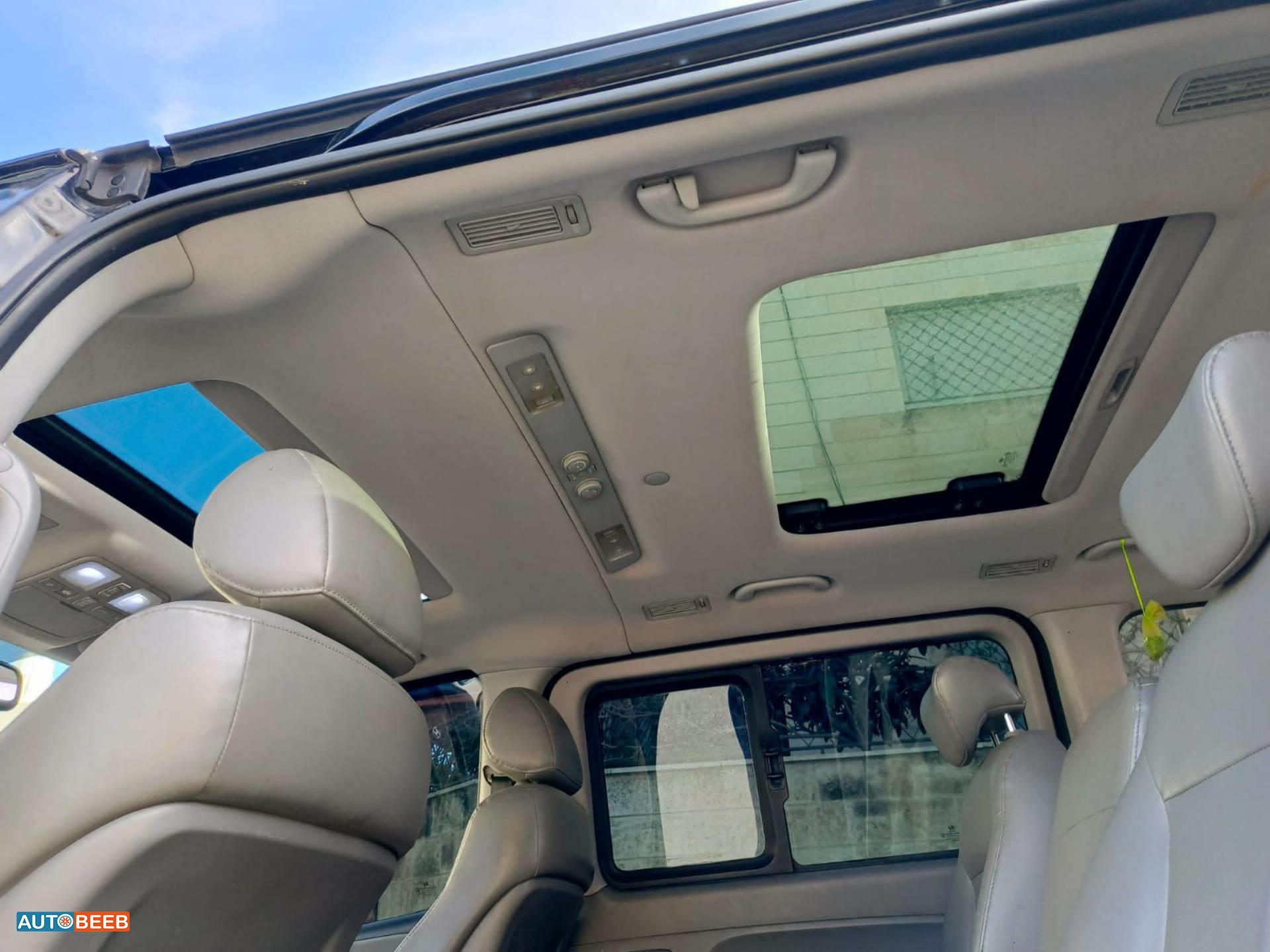 Minibus Hyundai 2013