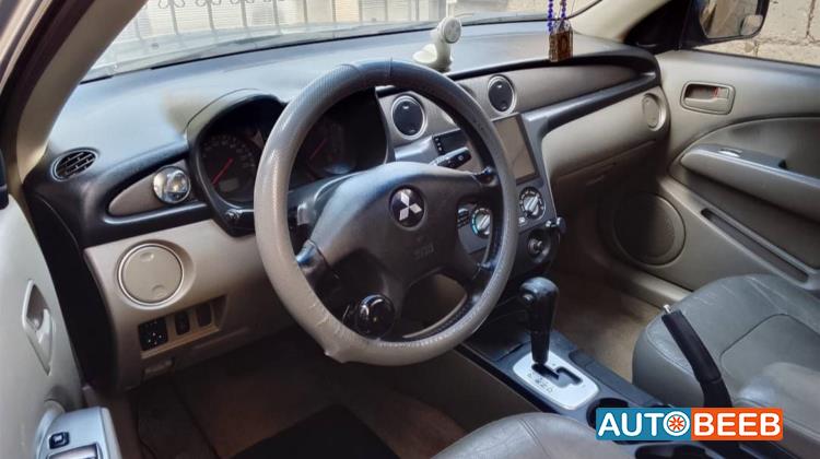 ميتسوبيشي اوتلاندر 2003