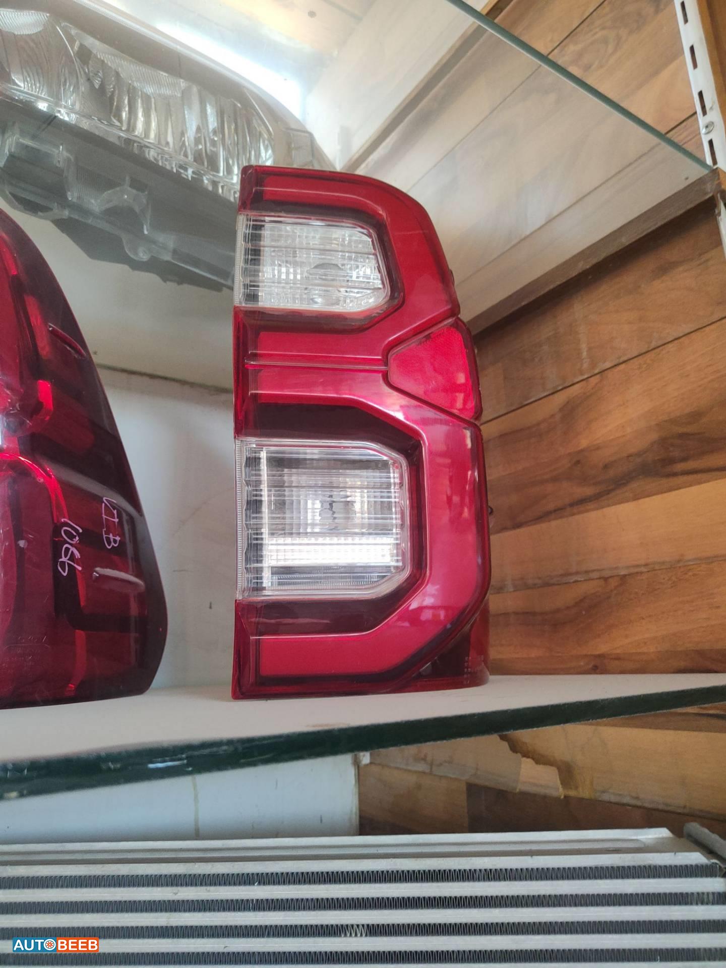 ضوء خلفي يمين شمال تويوتا هايلوكس 2021 2022 2023 2024 2025