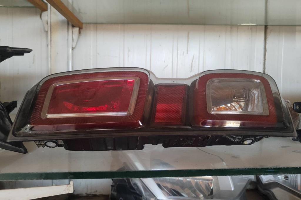 ضوء خلفي يمين شمال ايسوزو دي ماكس 2022 2023 2024 2025