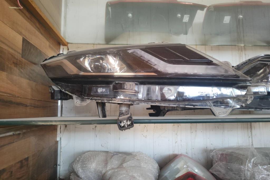 ضوء امامي يمين شمال ميتسوبيشي l200 2020 2021 2022 2023