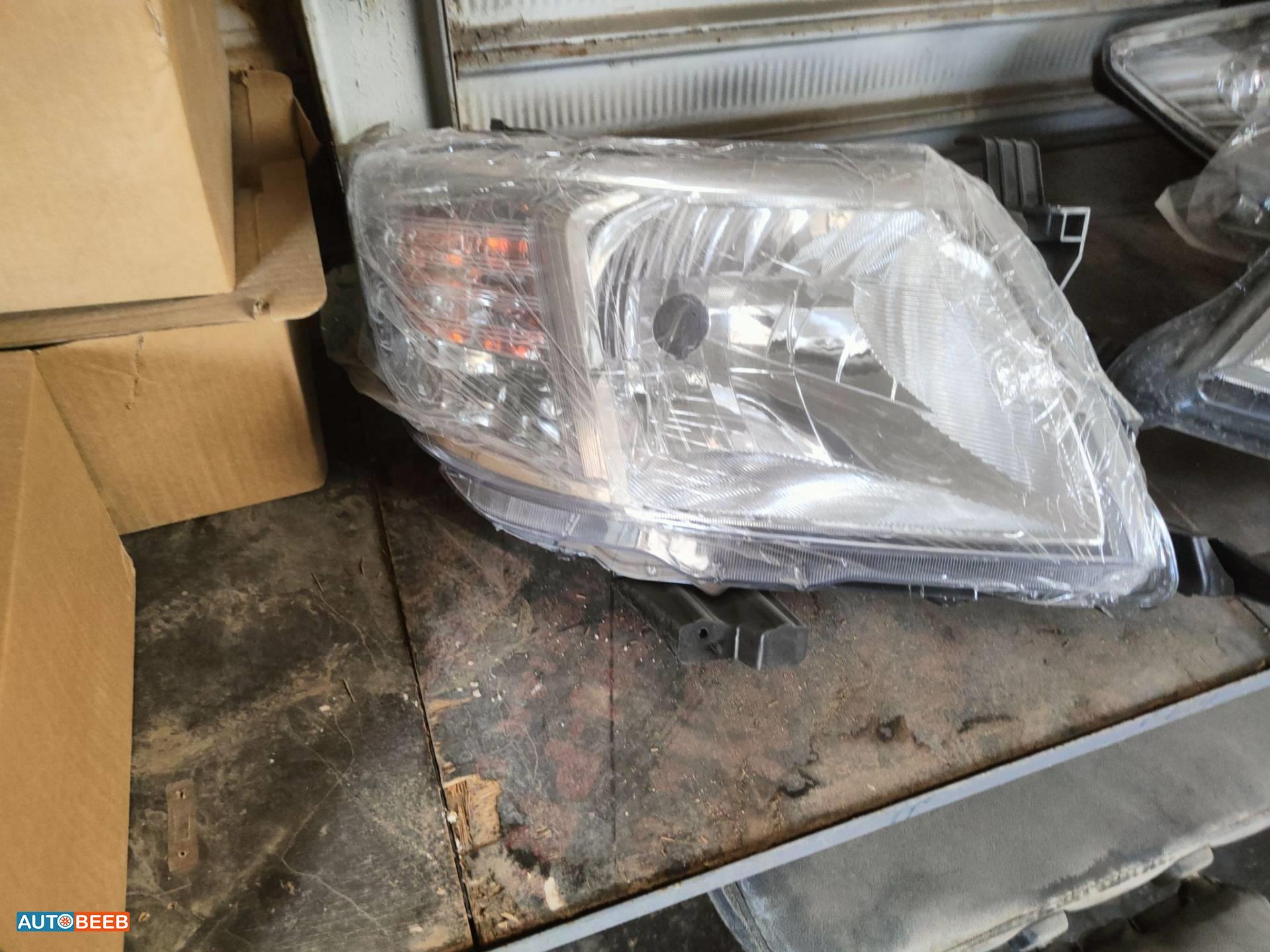 ضوء امامي يمين شمال تويوتا هايلوكس 2012 2013 2014 2015