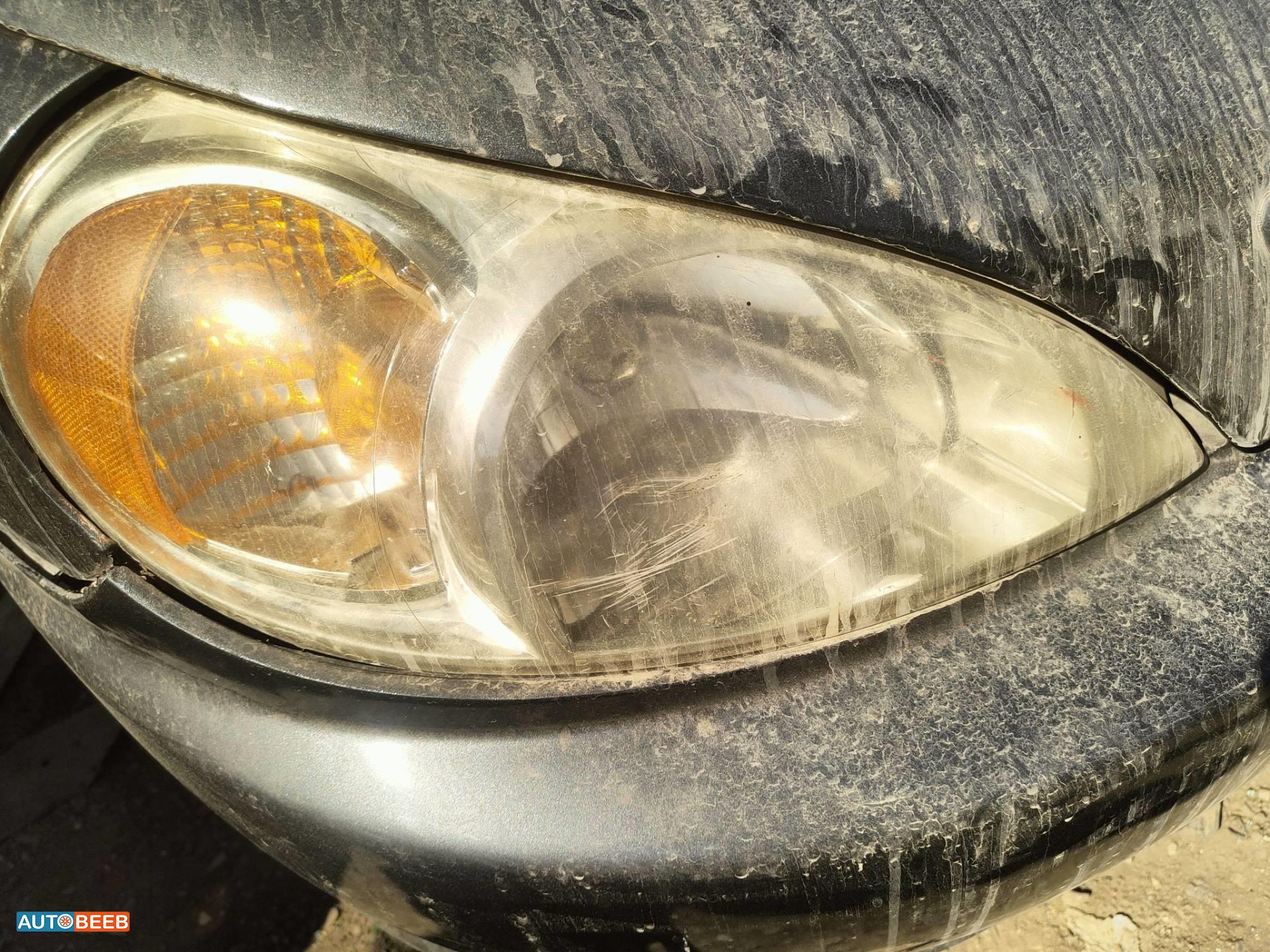 ضوء امامي يمين كيا ريو 2004 2005