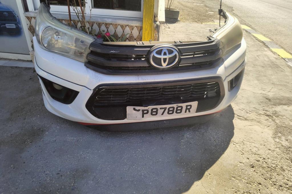 واجهة أمامية طمبون اضوية يمين شمال تويوتا هايلوكس 2016 2017 2018 2019