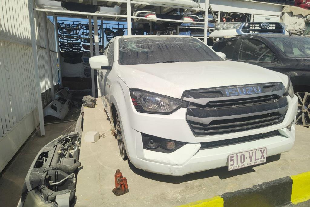 غرفة كاملة ايسوزو دي ماكس 2024 2025