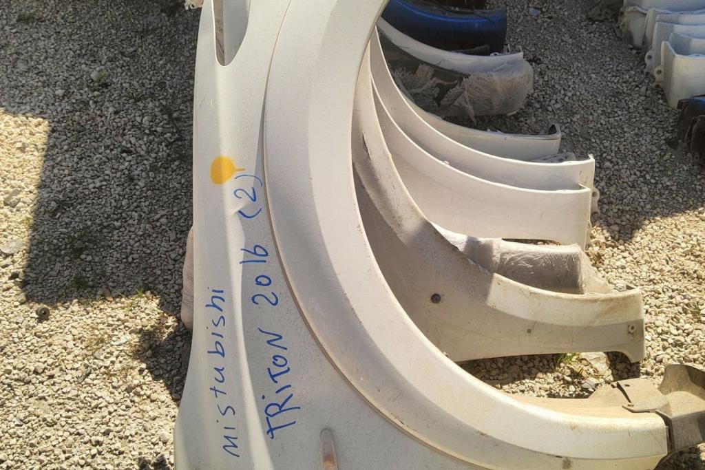 جناح أمامي يمين شمال ميتسوبيشي l200 2016