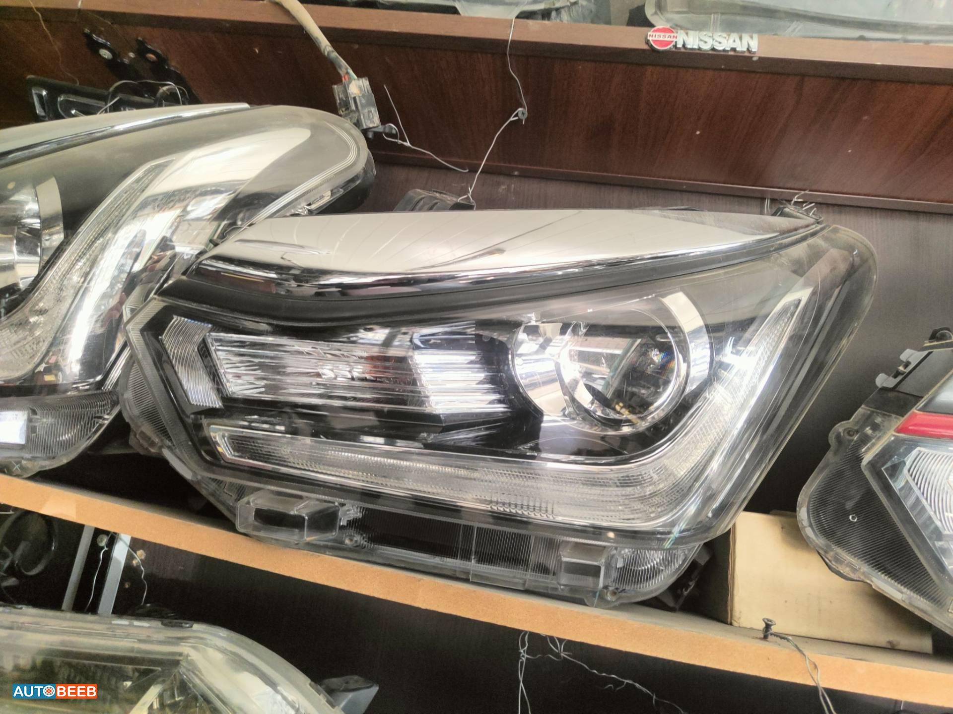 ضوء امامي يمين شمال تويوتا هايلوكس 2018 2019 خليجي