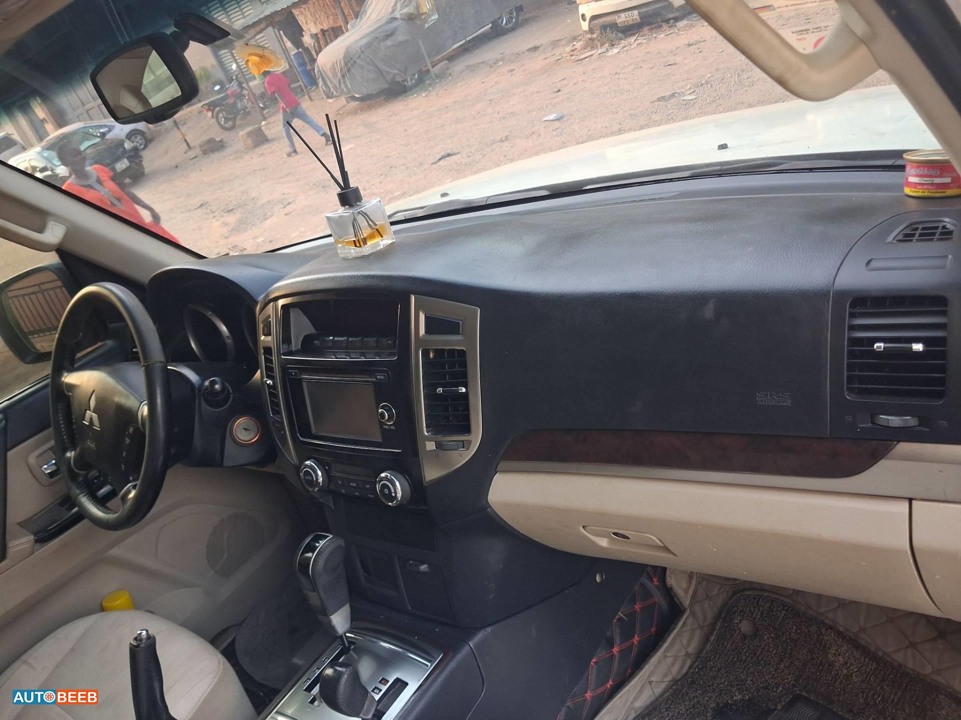 Mitsubishi Pajero 2015