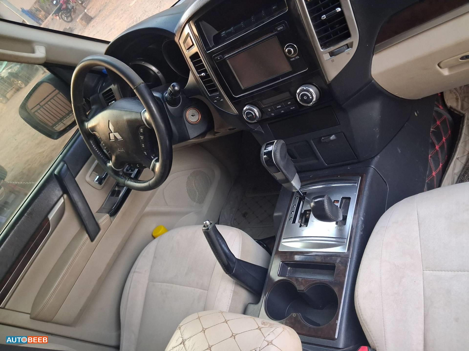 Mitsubishi Pajero 2015