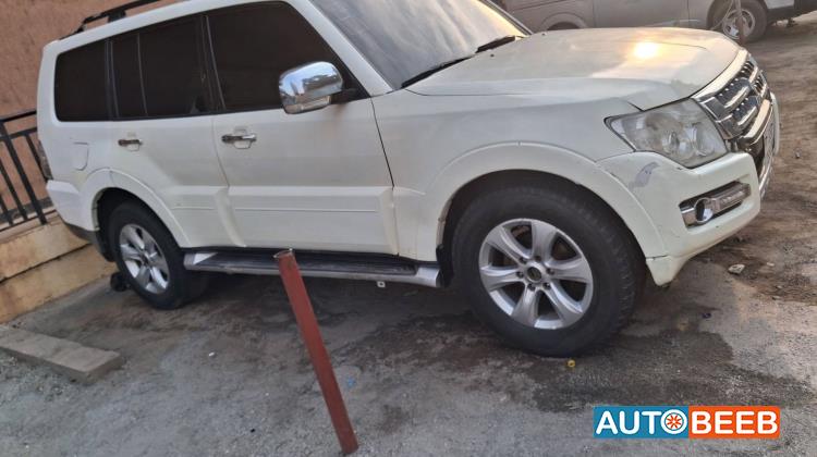 Mitsubishi Pajero 2015