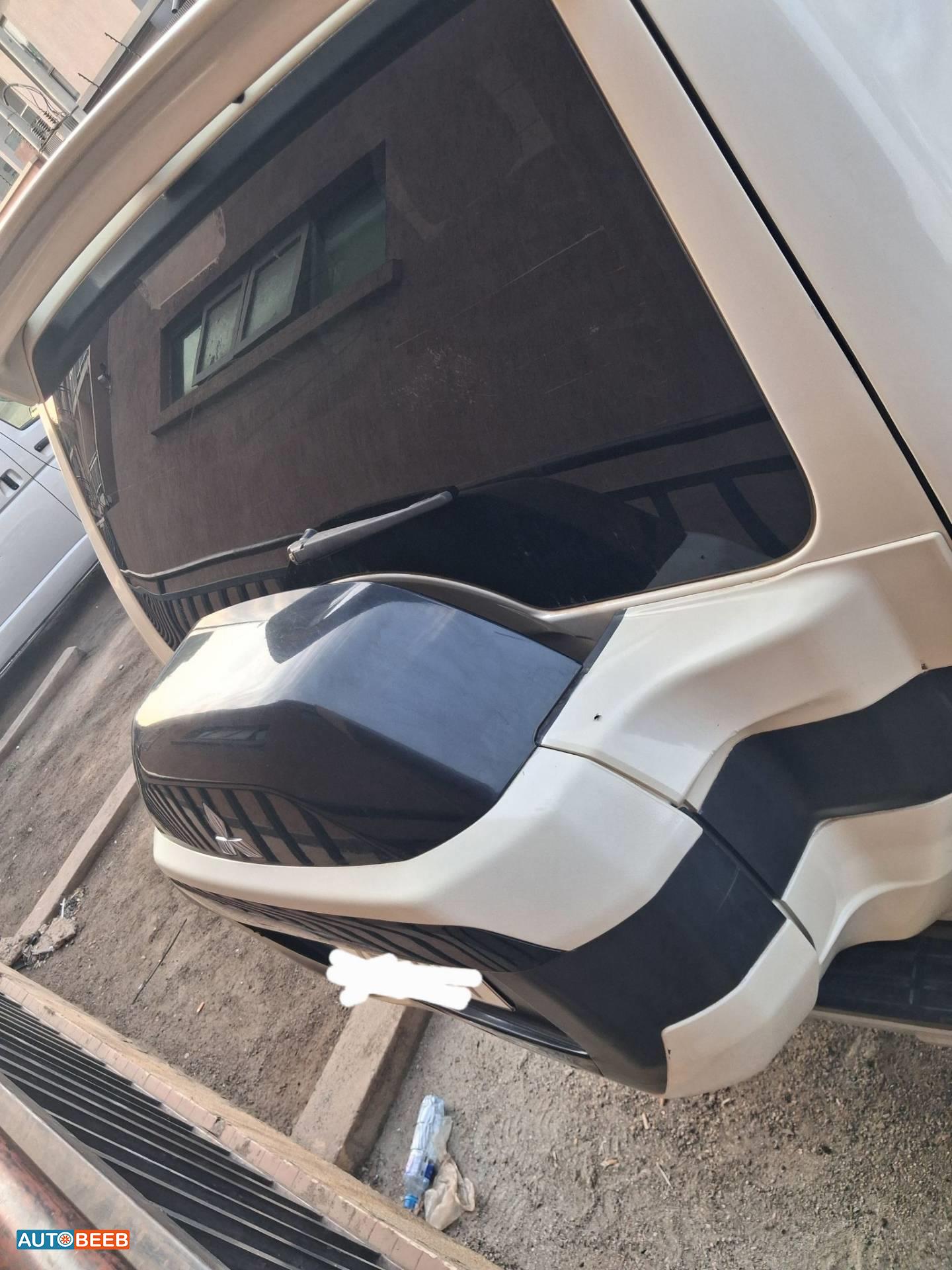 Mitsubishi Pajero 2015