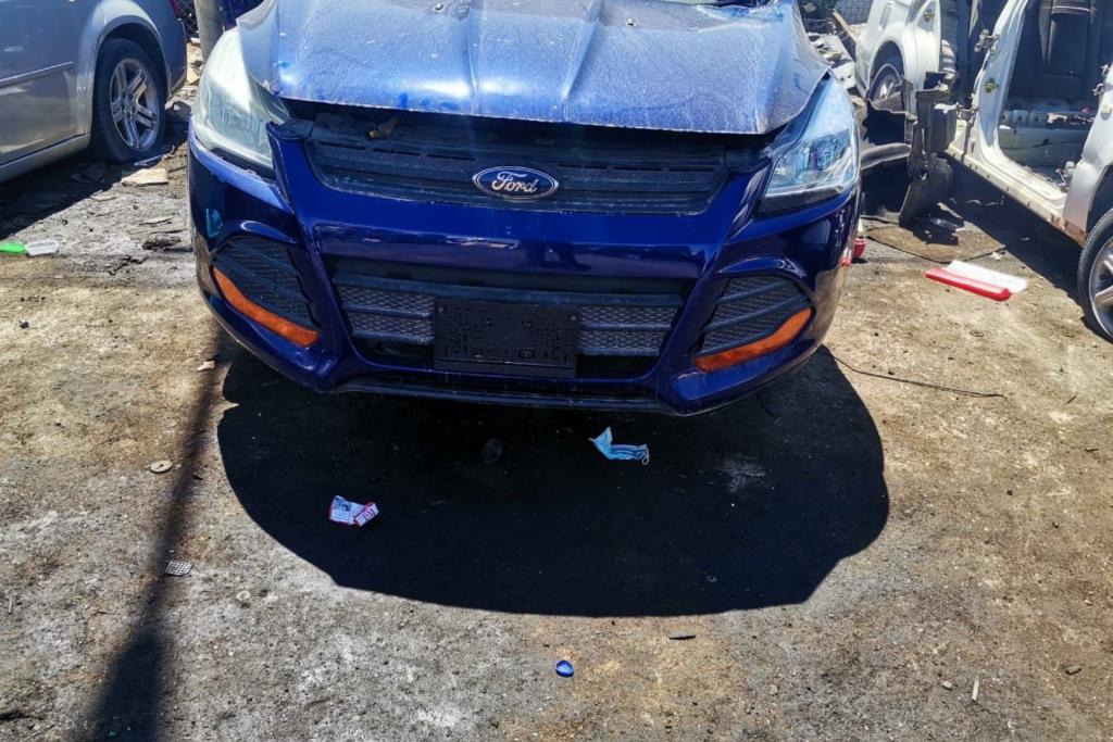  Complete car Ford Escape