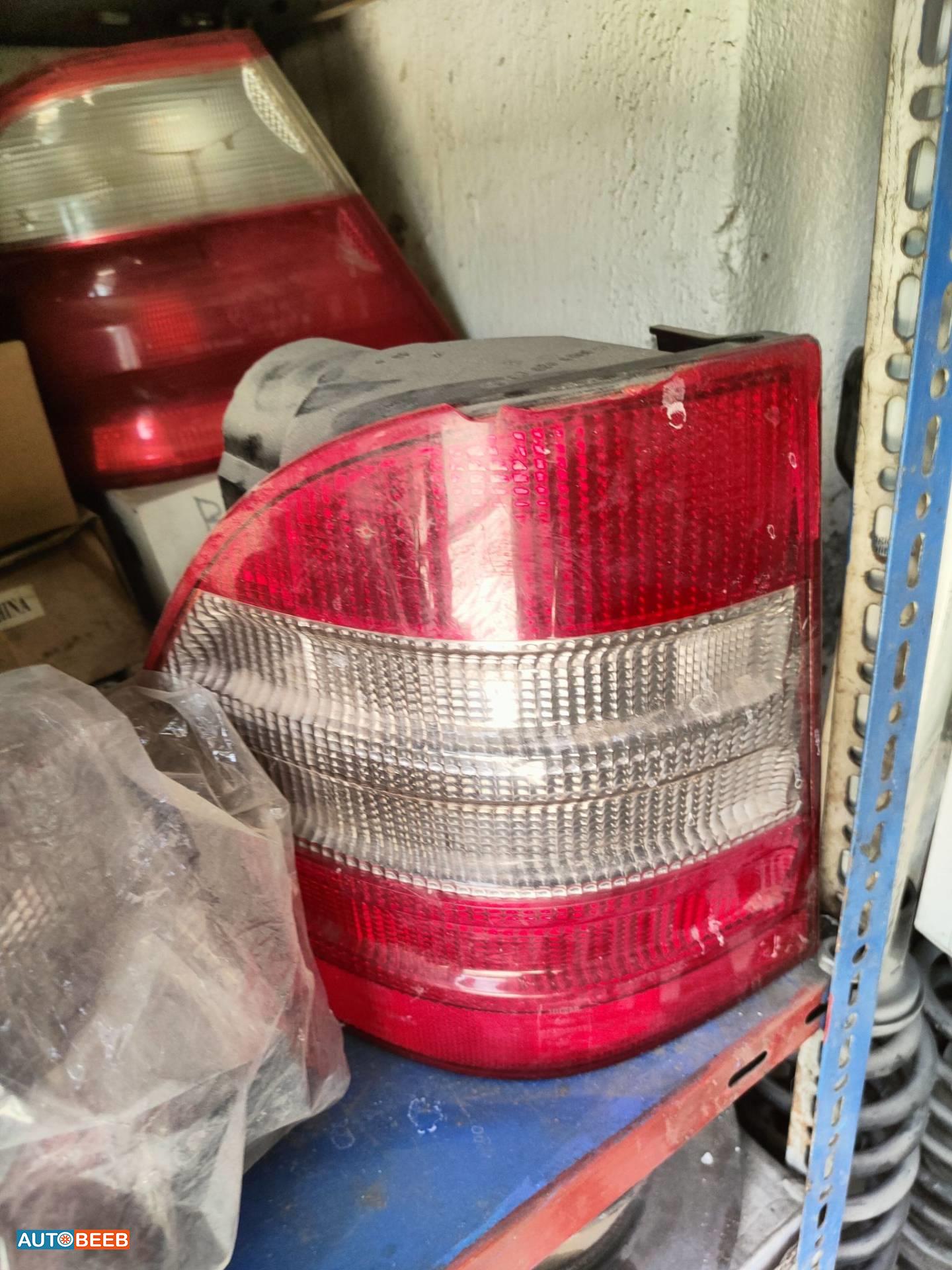 ضوء خلفي يمين شمال مرسيدس ml 2002