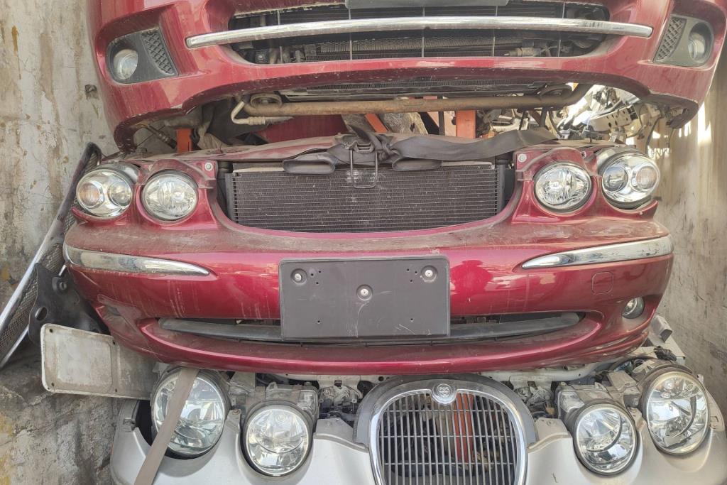 واجهة أمامية طمبون اضوية يمين شمال جاكوار x type 2007