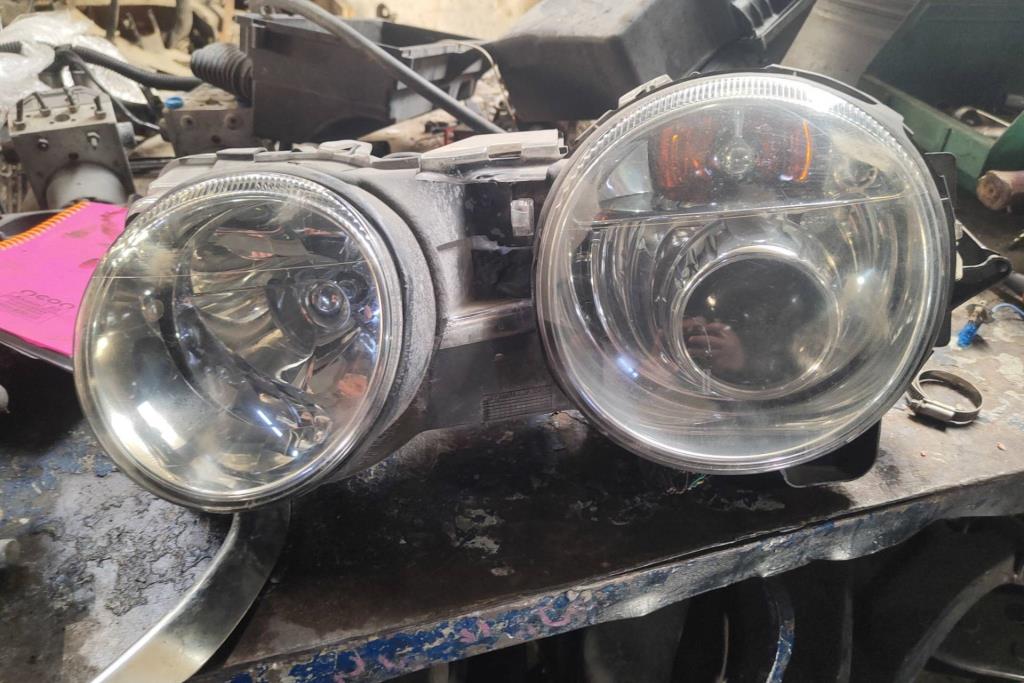 ضوء امامي يمين شمال جاكوار s type 2006