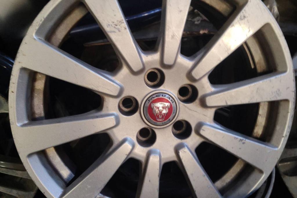 طقم جنطات جاكوار xf قياس 17