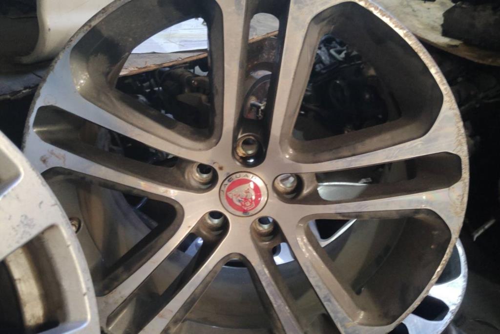 طقم جنطات جاكوار xe قياس 17 