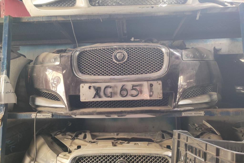 واجهة أمامية طمبون اضوية يمين شمال جاكوار xf 2013