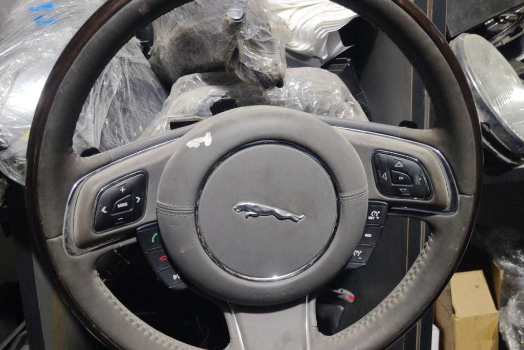 Cabin  Steering Wheel Jaguar XJ8