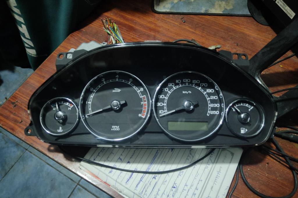 تابلوه ساعات جاكوار x type 2009