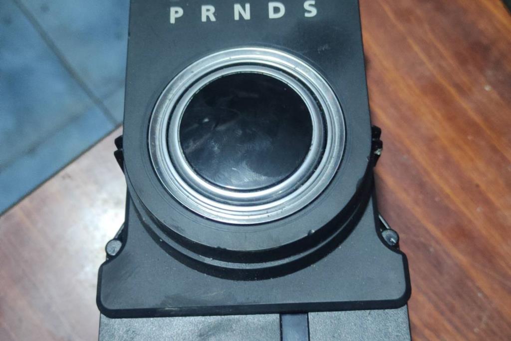 يد غيارات جاكوار xe 2017