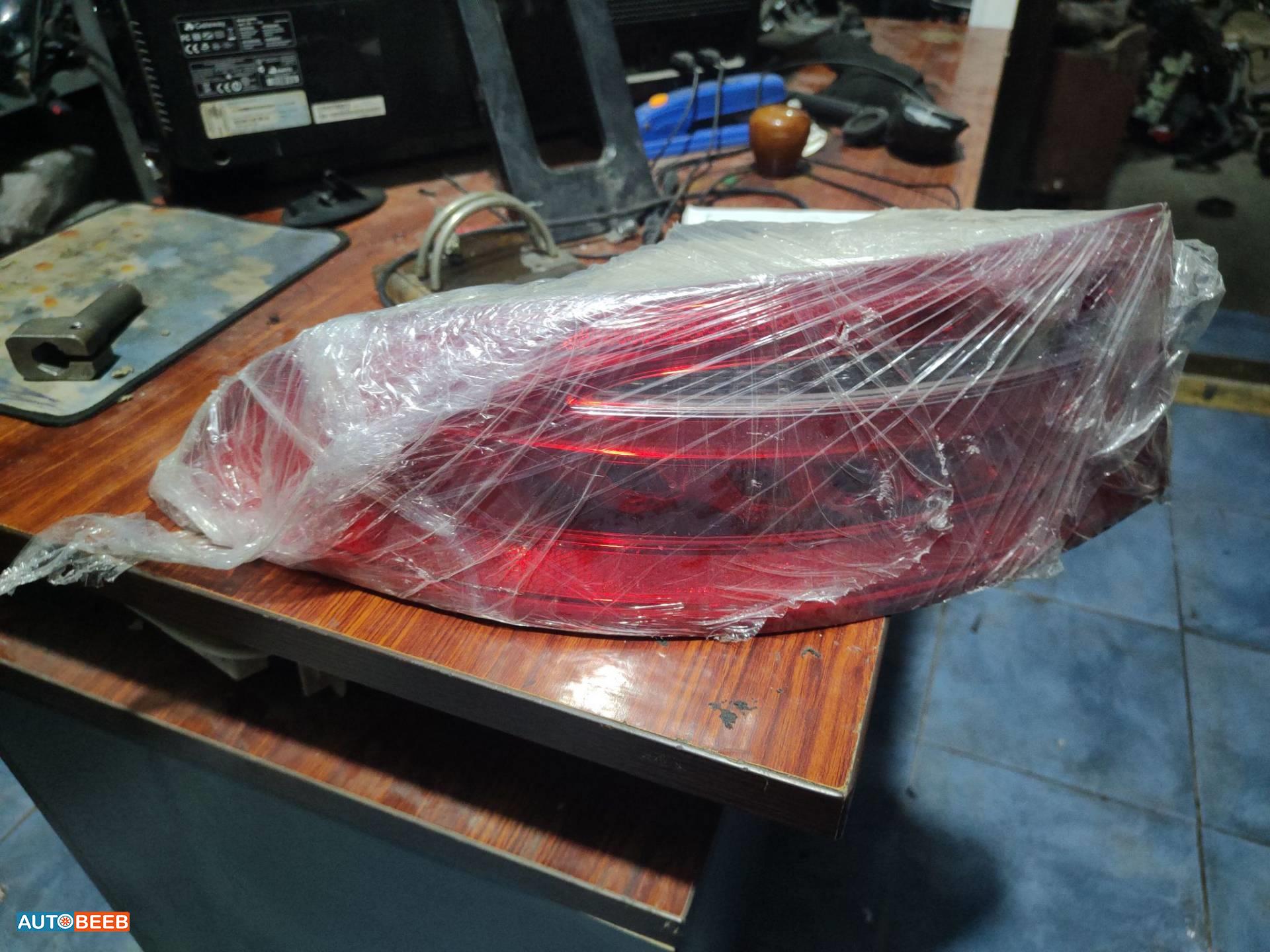 ضوء خلفي يمين شمال جاكوار xe 2016 2017