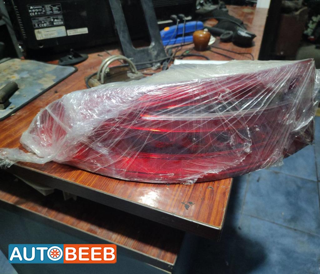 ضوء خلفي يمين شمال جاكوار xe 2016 2017