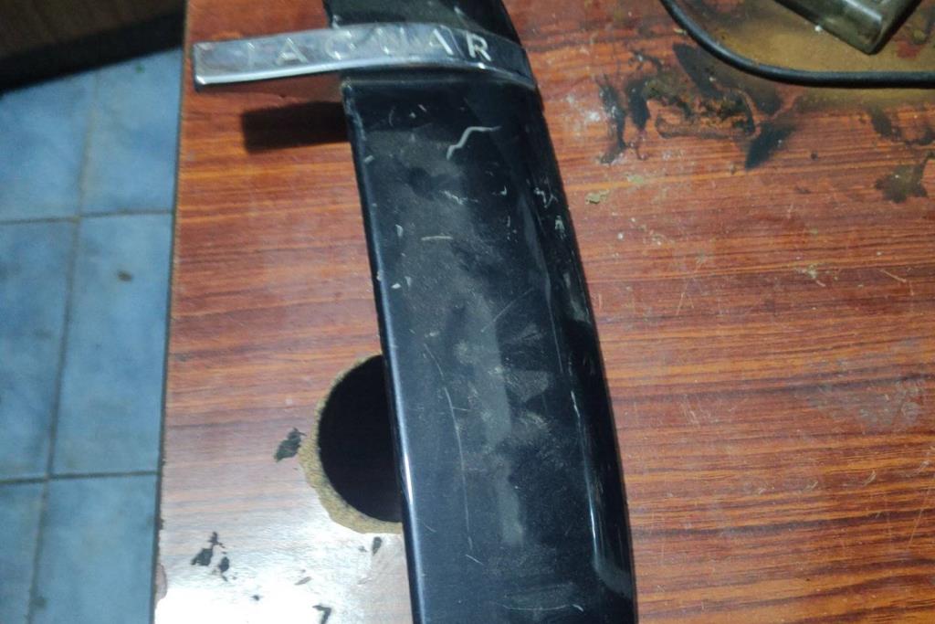 نجلة جناح جاكوار xf 2009