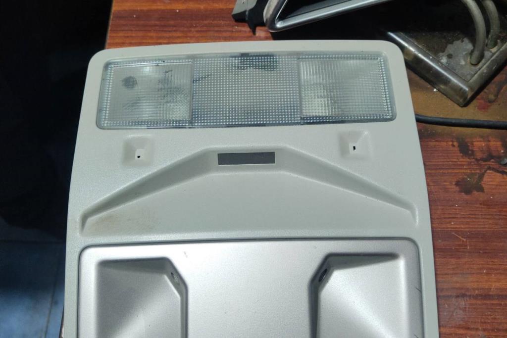 ضوء غرفه جاكوار xf 2009