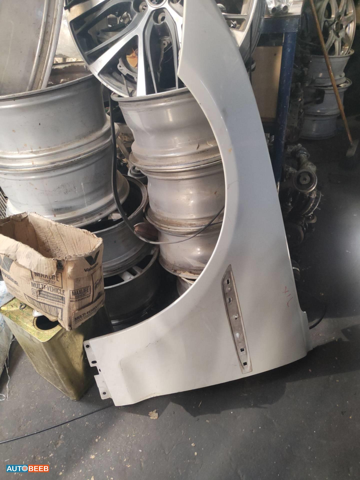 جناح أمامي شمال جاكوار xj 2015