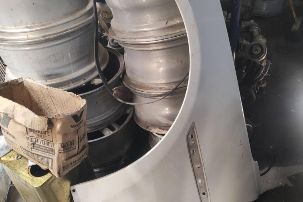 جناح أمامي شمال جاكوار xj 2015