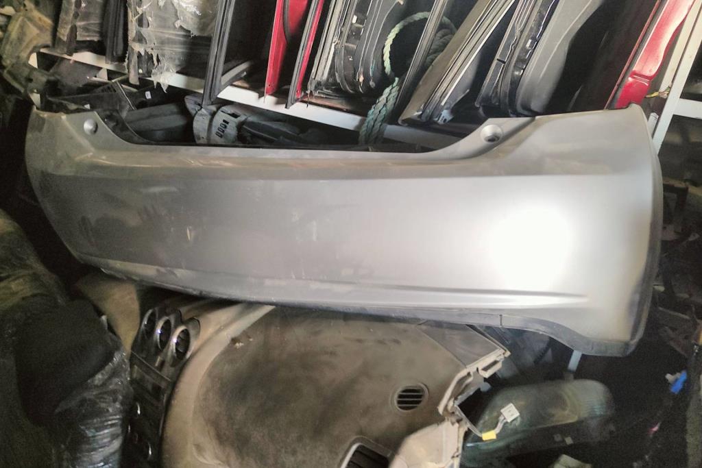 طمبون خلفي تويوتا بريوس 2015