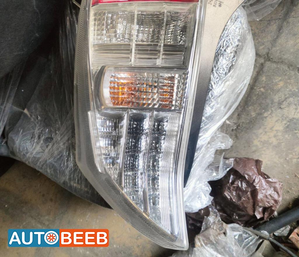 ضوء خلفي يمين شمال تويوتا بريوس 2010