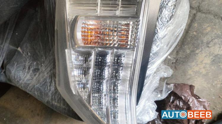 ضوء خلفي يمين شمال تويوتا بريوس 2010