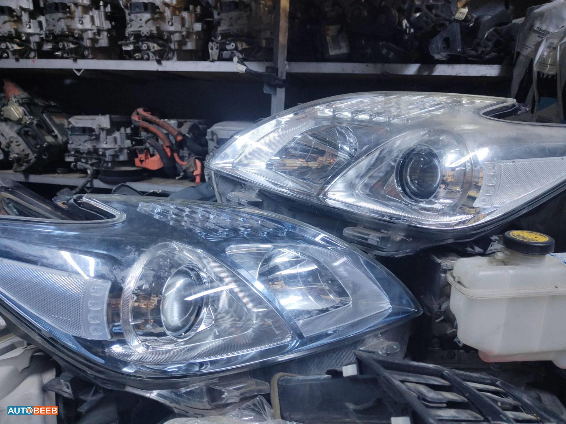 ضوء امامي يمين شمال تويوتا بريوس 2015